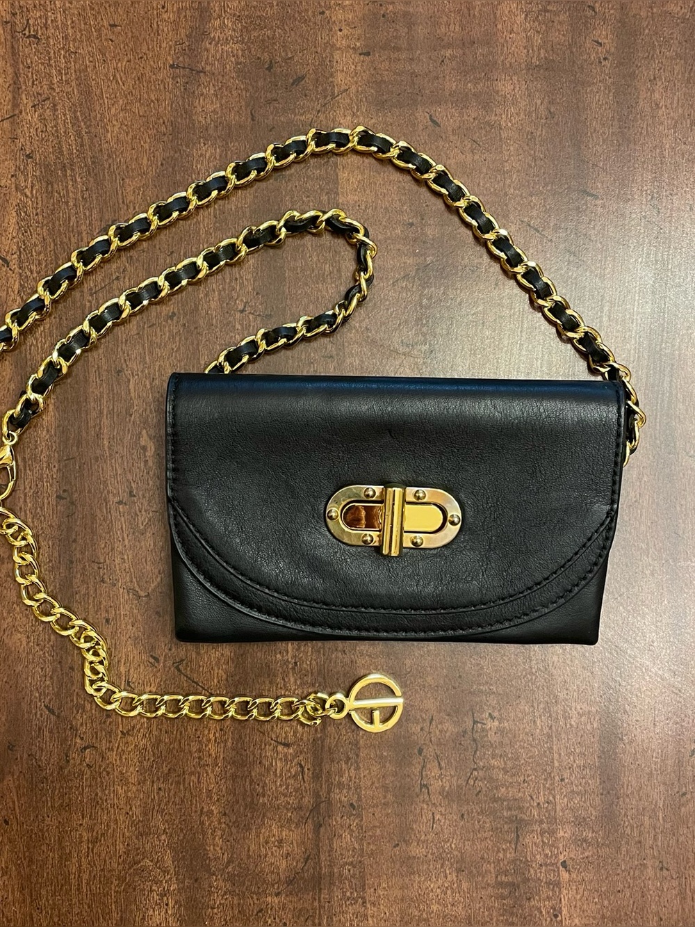 EUC Erin Dana Black Leather Fanny Pack Waist Bag - Gold Chain Strap